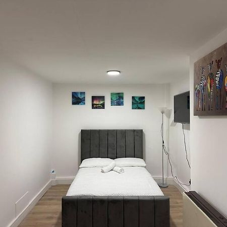 Modern 1 Bedroom - 5 Min Walk From Princess Street Eb1 EDI Exterior foto