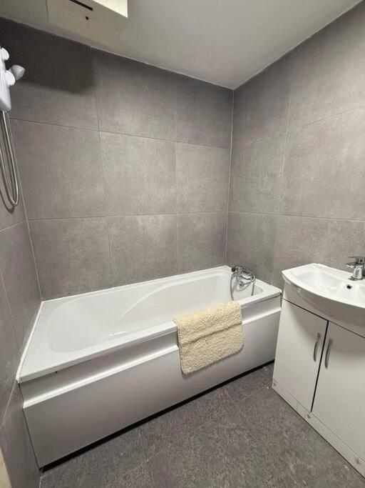 Modern 1 Bedroom - 5 Min Walk From Princess Street Eb1 EDI Exterior foto
